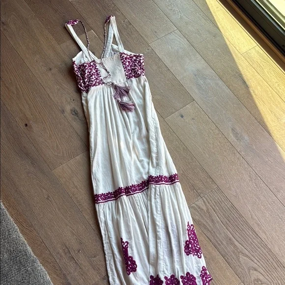 Elegant White and Purple Maxi Dress - Picture 3 of 5